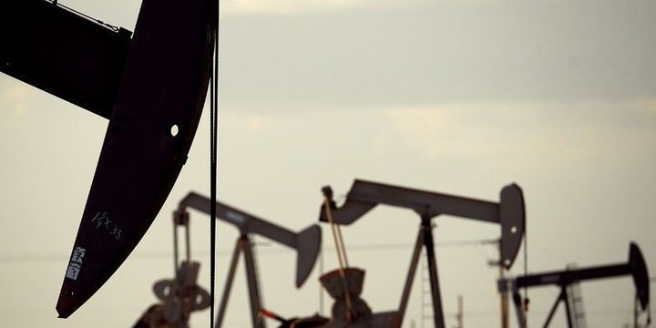 Sorğu: Gələn il neftin qiyməti 70 dollara çata bilər