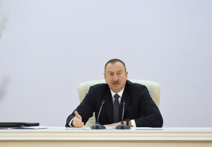 “Neft həm fayda, həm də problem gətirə bilər”