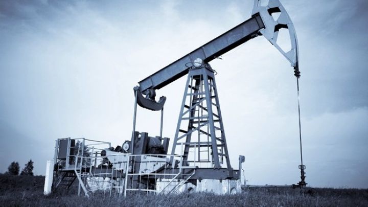 Neft qiymətləri 50 dolların üzərində qalmaqda çətinlik çəkir