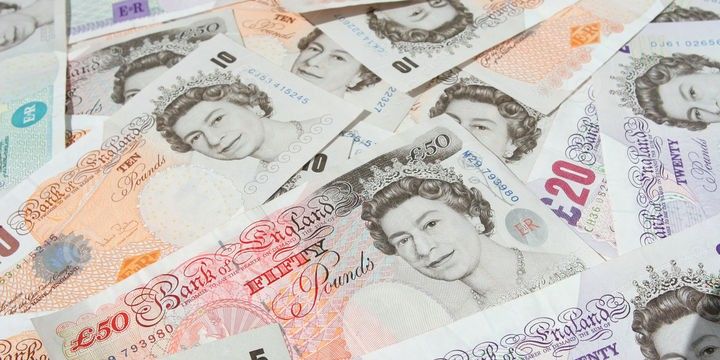 Bloomberg sorğusu: Sterlinq/dollar 1.20-yə qədər geriləyə bilər  