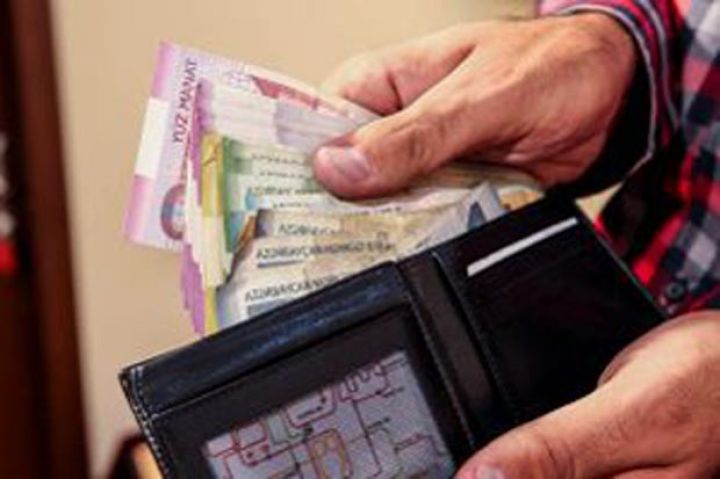 Ən yüksək maaş Səbaildə, ən aşağı Binəqədidə verilir