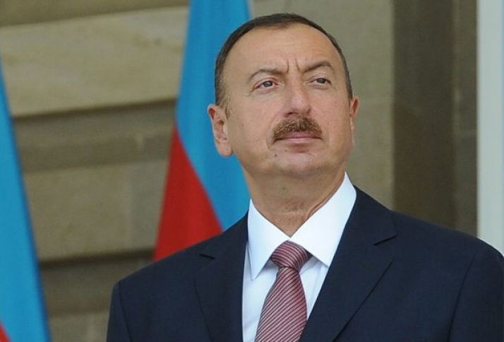 İlham Əliyev mərhum nazirin məzarını ziyarət etdi