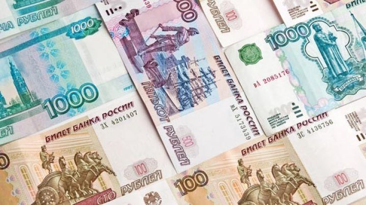 Manat Rubl qarşısında bahalaşır