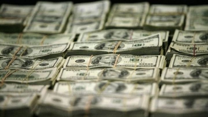 Bu bank Dolları 4 qəpik bahalaşdırdı