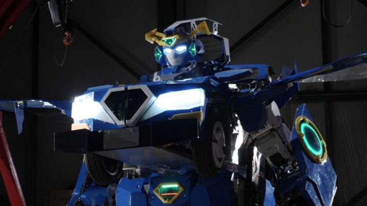Yaponiya şirkəti avtomobilə çevrilə bilən robot düzəldib