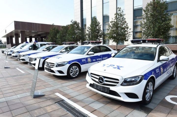 Prezident yol polislərinə verilən 9 kameralı maşınlara baxdı - Fotolar