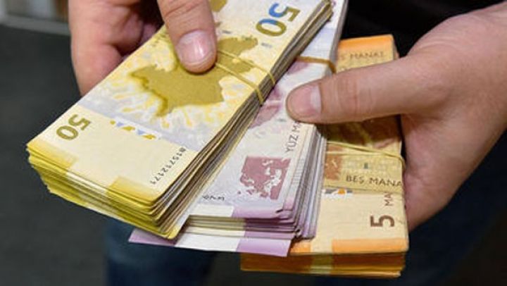 Əhalinin banklara borcu yarıbayarı azaldı