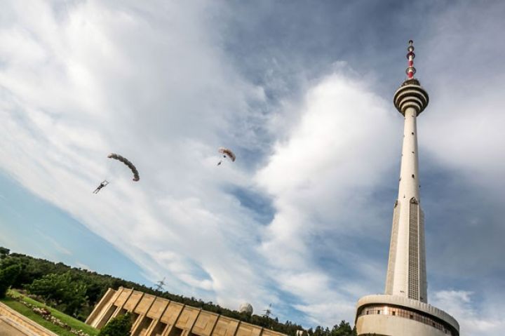 Teleqüllə yaxınlığında böyük çatlar yaranıb 