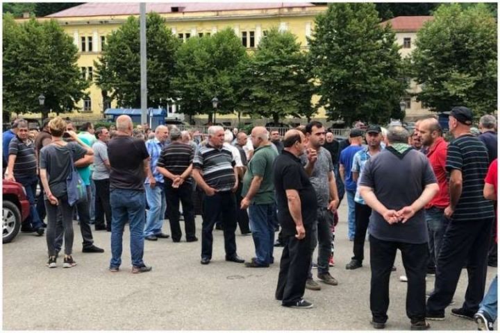 Gürcüstanda etiraz aksiyası keçirilir