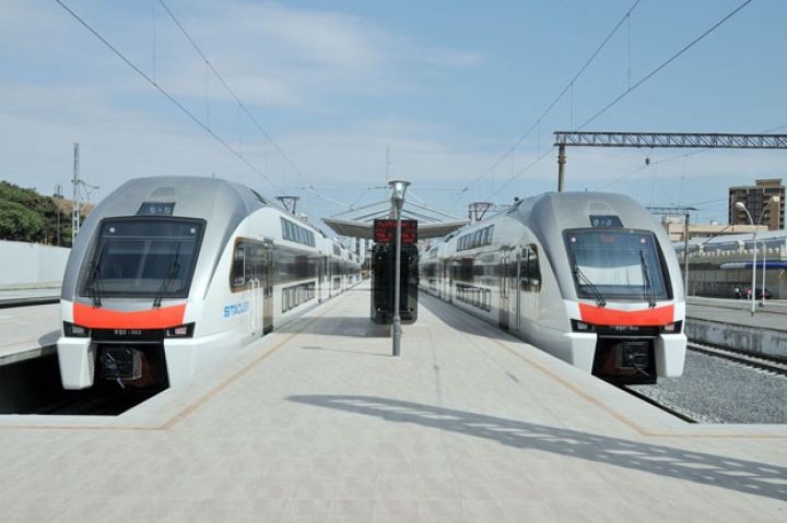Tıxac elektrik qatarlarına axın yaradıb - ƏLAVƏ HEYƏT QOŞULDU