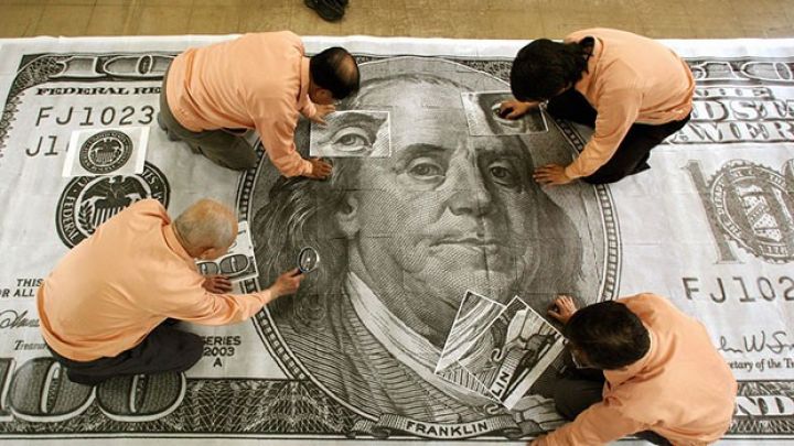 Dollar istefa xəbərilə ucuzlaşır 
