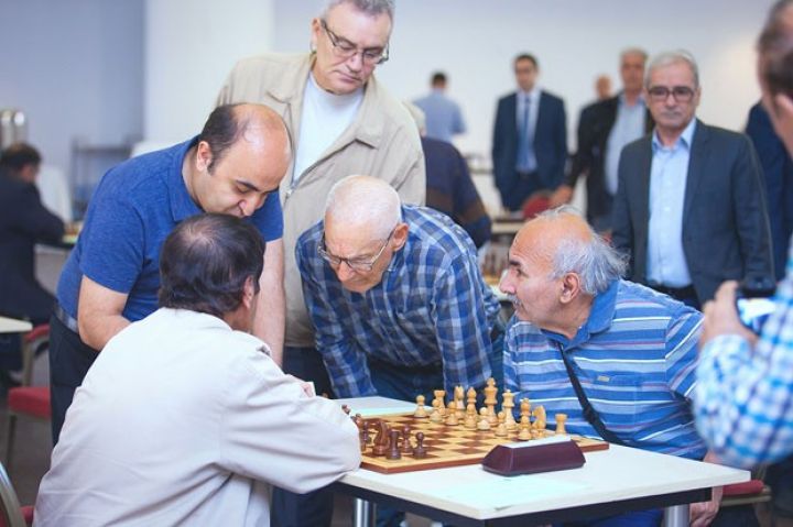 Beynəlxalq Bank öz təqaüdçüləri arasında şahmat çempionatına start verdi