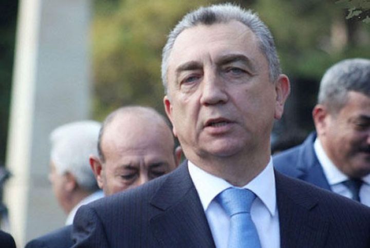 Mer vəzifəsini icra edən Eldar Əzizov özünə köməkçi təyin edib 