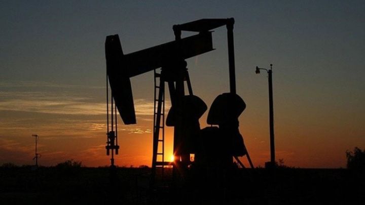 ABŞ prezidenti OPEC-i neftin qiymətini qaldırmaqda ittiham edib