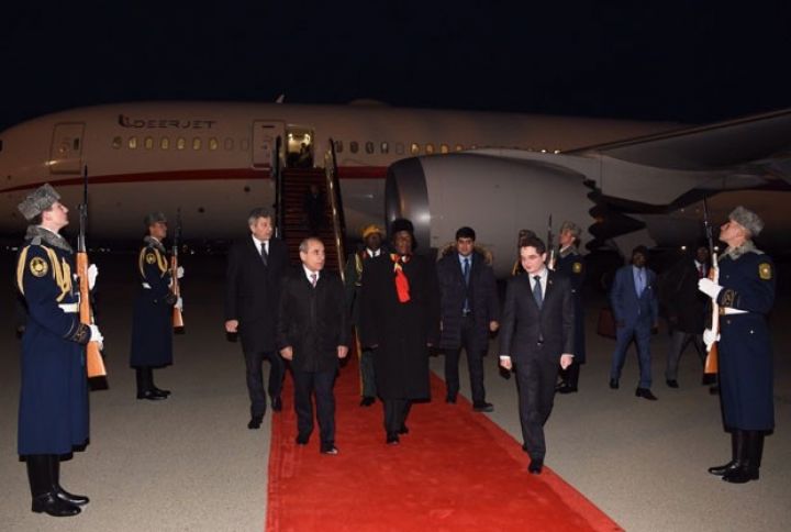 Zimbabvenin Prezidenti Azərbaycana gəldi