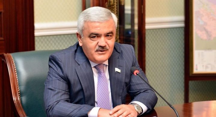 Rövnəq Abdullayev idarə və müəssisələrin rəhbərlərini dəyişdi