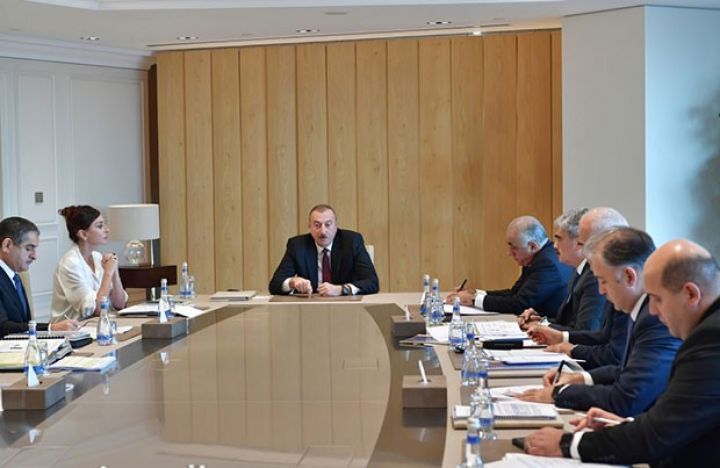 "Qeyri-neft sektoruna xarici sərmayə az qoyulur, artım o qədər də böyük deyil"