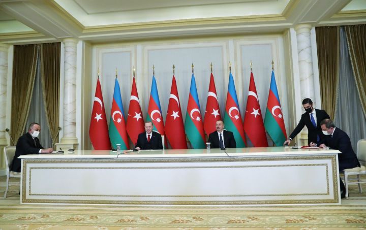 Azərbaycan vətəndaşları Türkiyəyə şəxsiyyət vəsiqəsilə gedib-gələ biləcəklər
