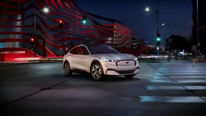 Tesla-nın dəyəri ilk dəfə 500 milyard dolları gördü