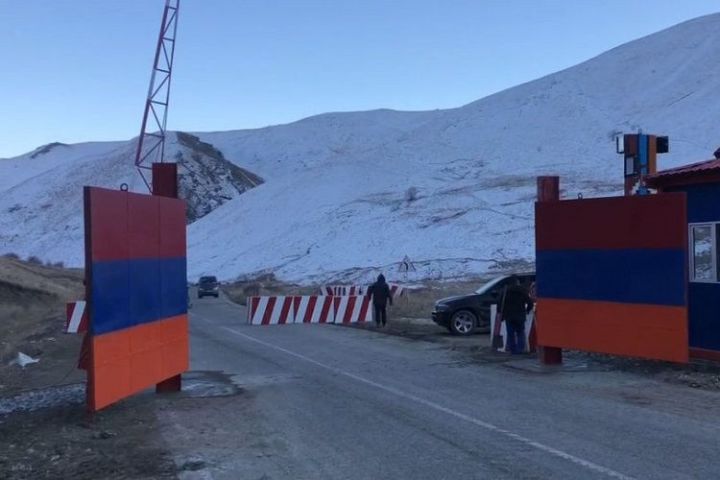 "Kəlbəcərdə Azərbaycanla sərhəddə qapılar müvəqqəti qoyulub"
