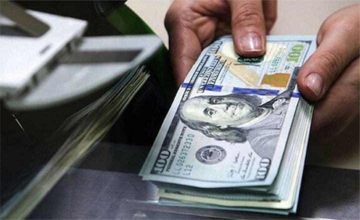 Banklarda Dollar və Avronun qiymətləri