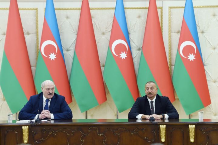 Azərbaycan və Belarus prezidentləri mətbuata bəyanatlarla çıxış ediblər