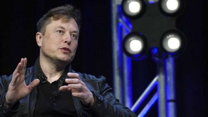 Musk 1 milyard dollarlıq Tesla səhmləri satdı
