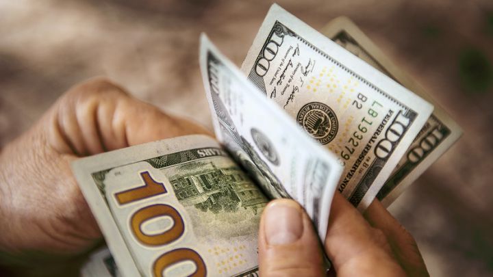 Dolların sabaha olan rəsmi məzənnəsi açıqlandı