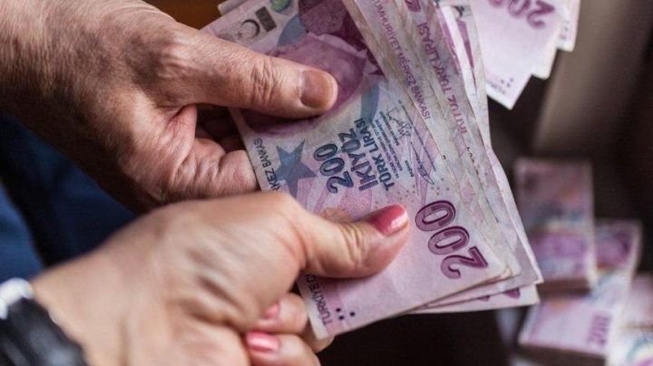 Dollar yenidən 14 lirəni aşdı