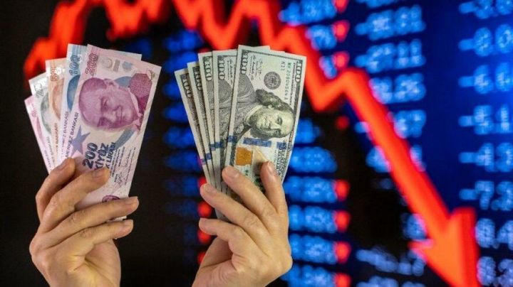 Bu il 95% dəyər itirən Türk lirəsi daha da ucuzlaşdı