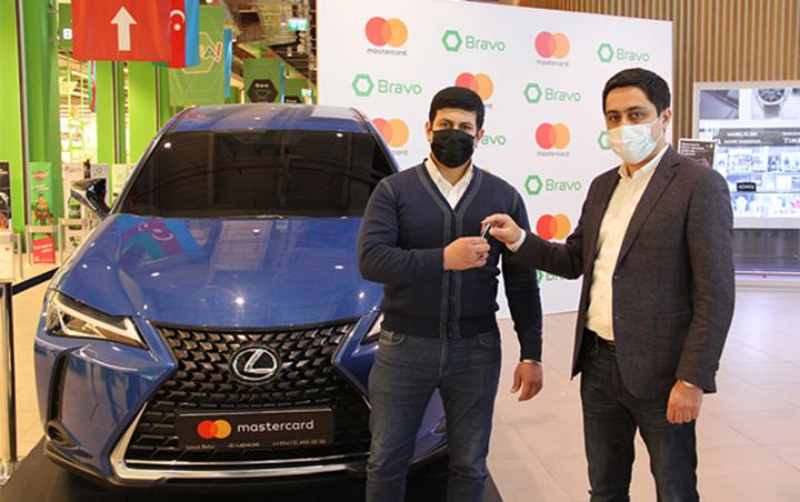 Unibank müştərisi lotereyada Lexus avtomobili qazanıb