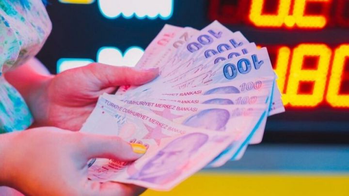 Faiz endirimi ediləcəyinin gözlənilməsilə Türk Lirəsi ucuzlaşır