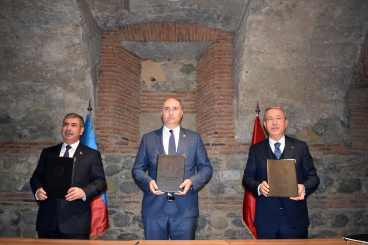 Müdafiə nazirlərinin üçtərəfli görüşü keçirilib