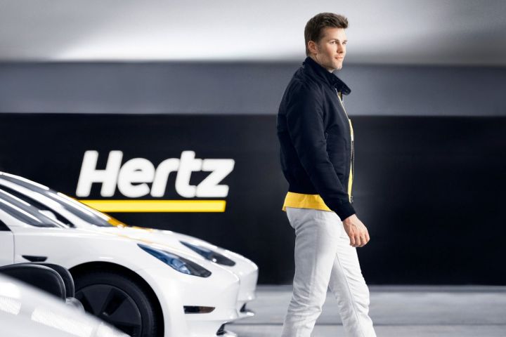 Hertz şirkəti 100 min ədəd Tesla sifariş verəcəyini açıqlayıb