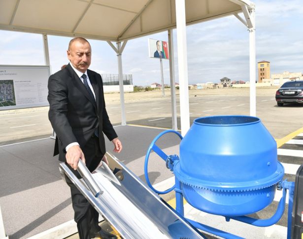 Prezident Sumqayıtda yaşayış kompleksinin təməlini qoydu