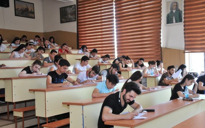 Nazir vaksin olunmayan tələbələrin dərslərdə iştirak edib-etməyəcəyinə aydınlıq gətirdi