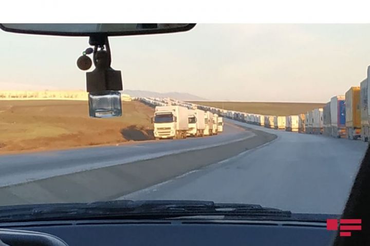Azərbaycan-Rusiya sərhədində yük avtomobillərinin uzun növbəsi yaranıb