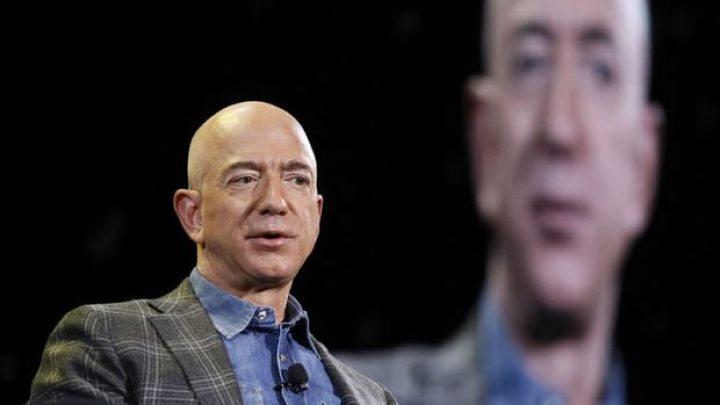 "Amazon"un baş direktoru vəzifəsindən getdi