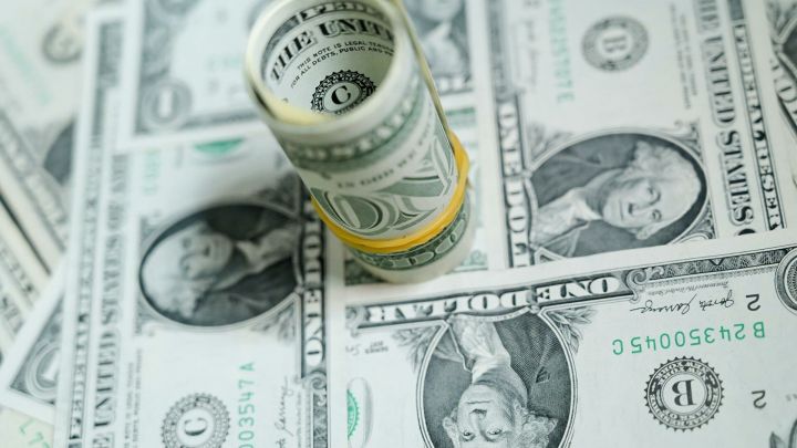 Dolların sabaha olan rəsmi məzənnəsi açıqlandı