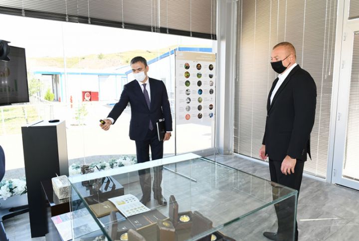 İlham Əliyev qızıl mədənində ilk partlayış prosesini izlədi
