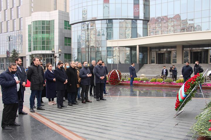 “Azərsığorta” Dövlət Sığorta Şirkətinin əməkdaşları Xocalı soyqırımı abidəsini ziyarət edib – FOTO