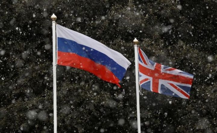 Britaniya 2022-ci ilin sonunadək Rusiyadan neft və neft məhsullarının idxalını dayandıracaq
