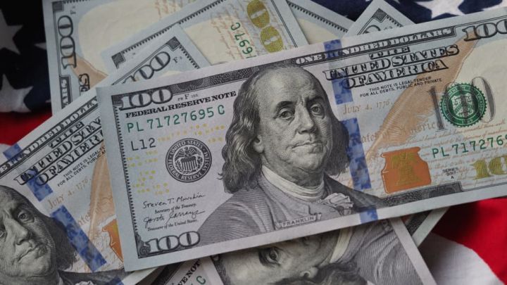Azərbaycanda valyuta hərracında Dolların satışı daha da artıb