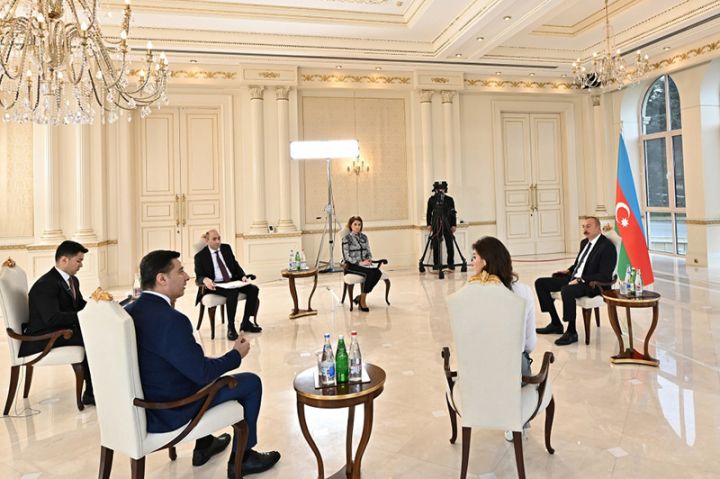 İlham Əliyev yerli televiziya kanallarına müsahibə verdi