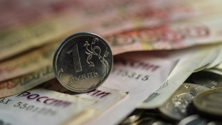 Rusiyalıların təxminən yarısı Rublun bahalaşacağını gözləyir