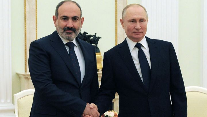 Putin və Paşinyan üçtərəfli bəyanatların icrasını müzakirə edib