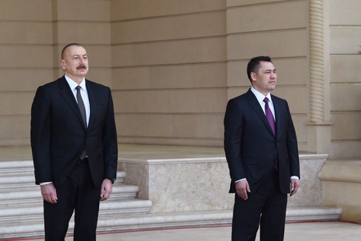 Sənədlər imzalanıb, prezidentlər mətbuata bəyanatlarla çıxış ediblər