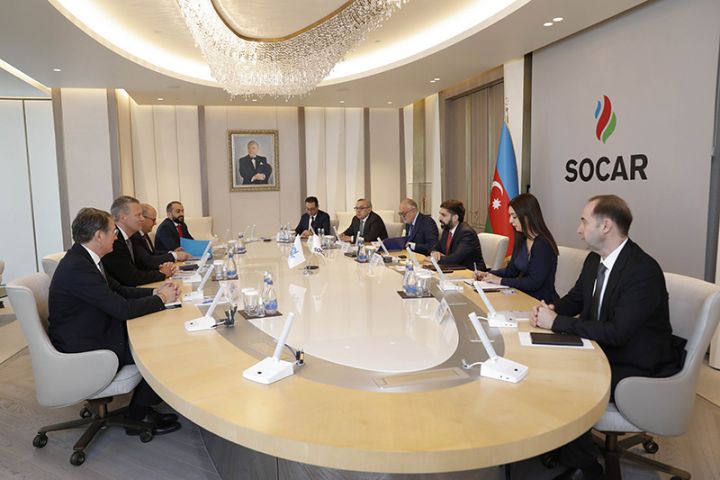 Rövşən Nəcəf “Uniper” şirkətinin baş icraçı direktoru ilə görüşüb