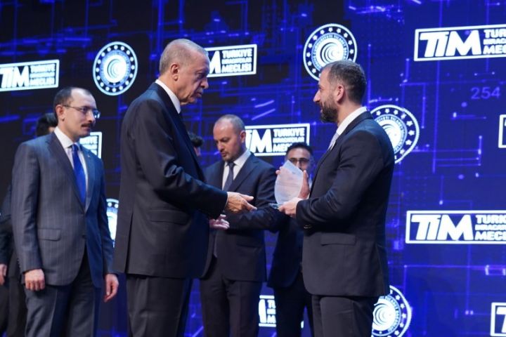 “SOCAR Türkiyə’’ mükafat alıb - ƏRDAOĞAN ZAUR QƏHRƏMANOVA TƏQDİM EDİB