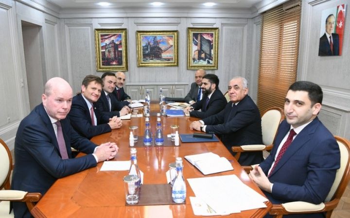 Baş nazir Əli Əsədov BP-nin regional prezidentilə görüşüb